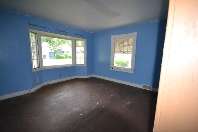1221 E Riverside Ave