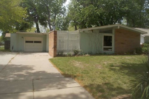 1221 N Illinois St
