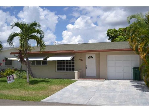 5711 NW 69 AV