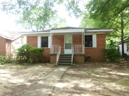 2304 E 4th St