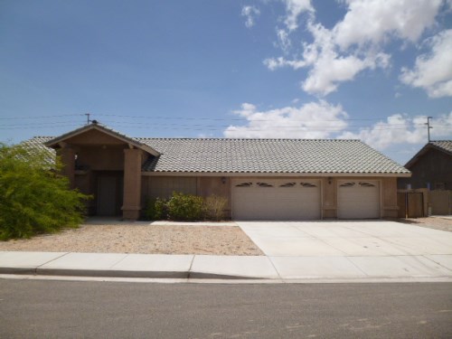 6233 E 47th Place