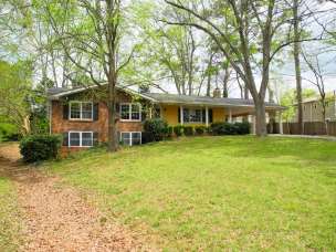 8096 Dauphin Dr