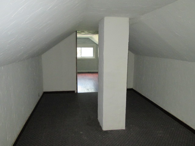 1154 Martin St