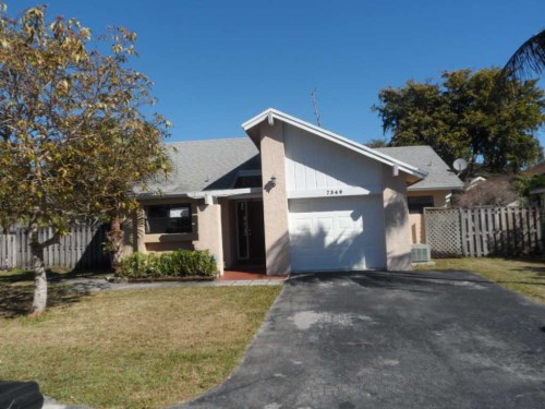 7349 NW 38th Pl