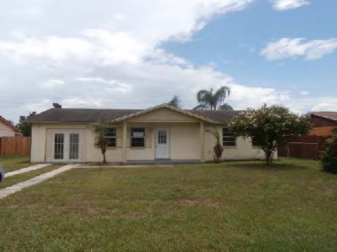 210 La Paz Dr