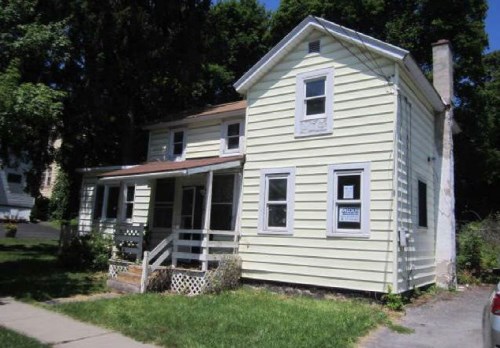 215 Robinson St