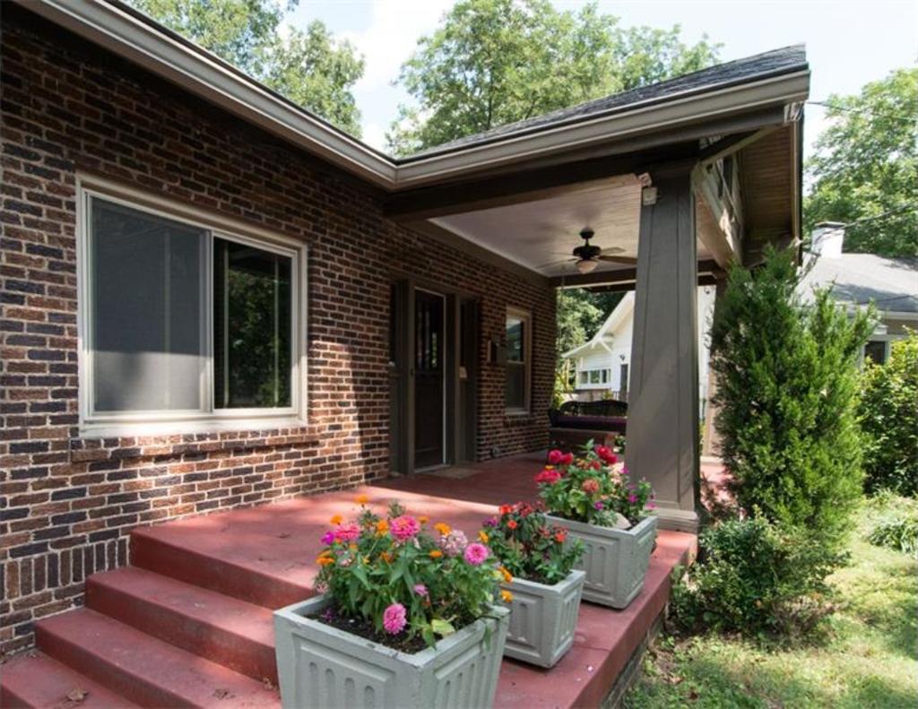 889 Monroe Circle Ne