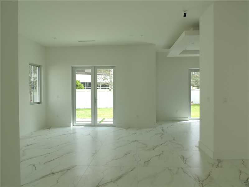 8221 NW 34 DRIVE