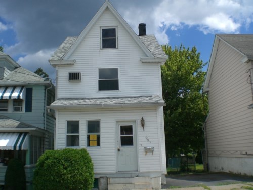 991 N Locust St