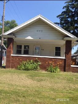 1153 Altgeld St
