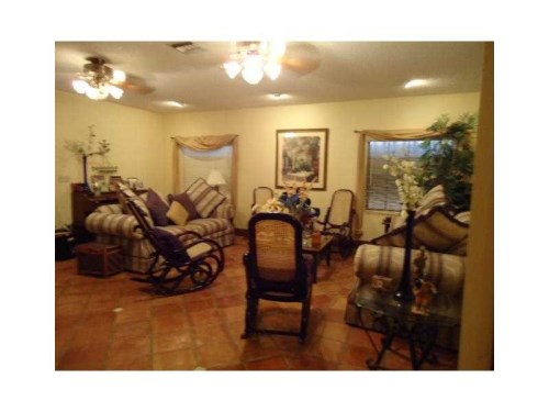 11601 SW 88 AV
