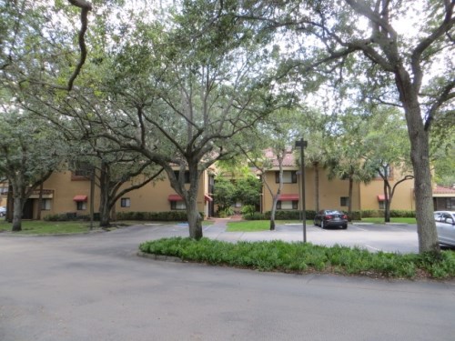 15495 Miami Lakeway N Apt 202
