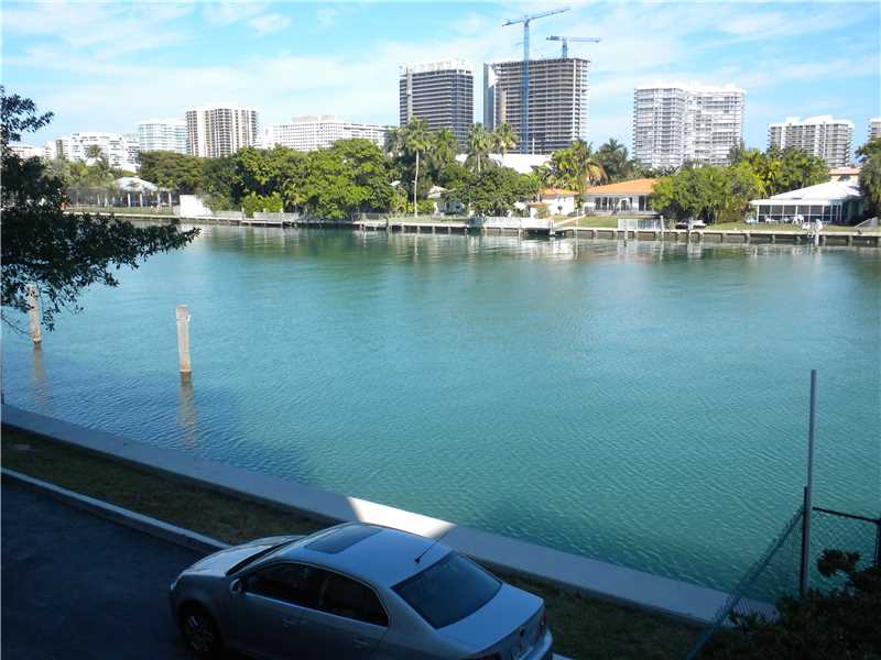 9381 E Bay Harbor Dr # 204N