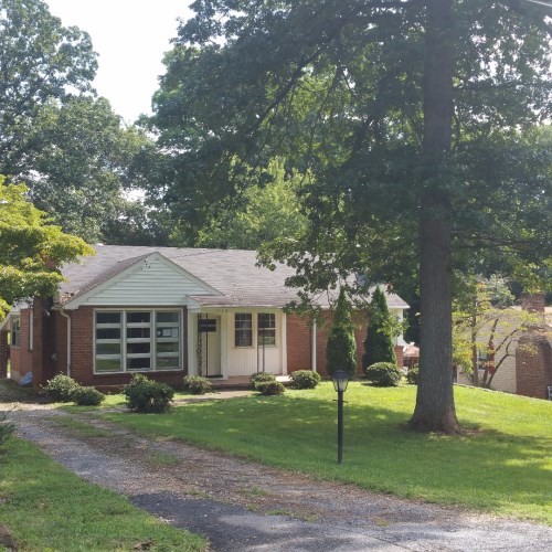 1008 Oakmont Cir