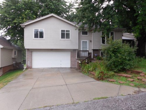 7616 N 79th Plz