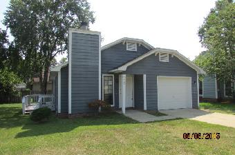 525 Hollyberry Ln