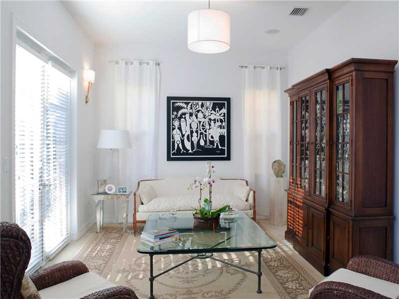 2426 MIAMI AV