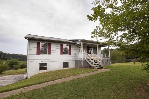 242 Thorne Cir SE