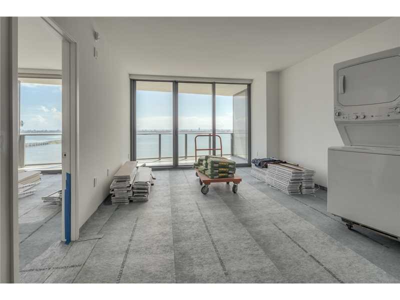 460 NE 28 ST # 3103