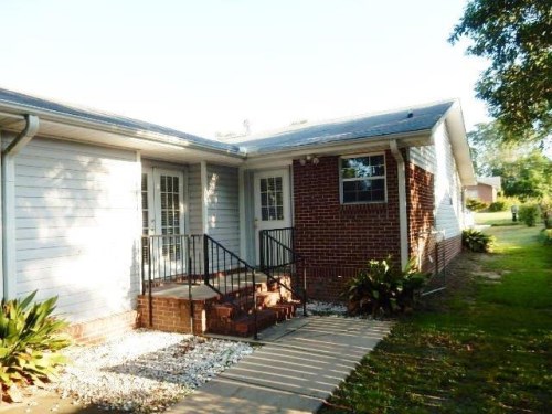 102 Circle Dr