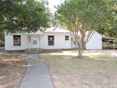 1704 Lindy Ln
