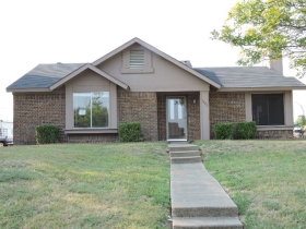 1402 Ross Ln