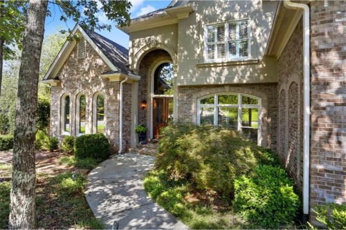 100 Windlake Cove