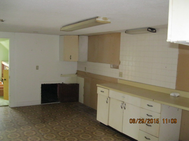 225 Crowley Ave 02