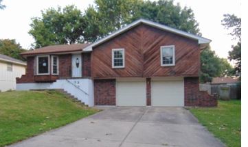 517 NE Lee Dr
