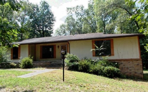 2104 Leisure Ln