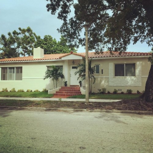 2541 SW 24 AV