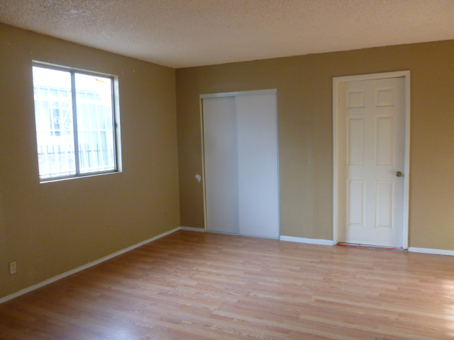 438 W 84th Place