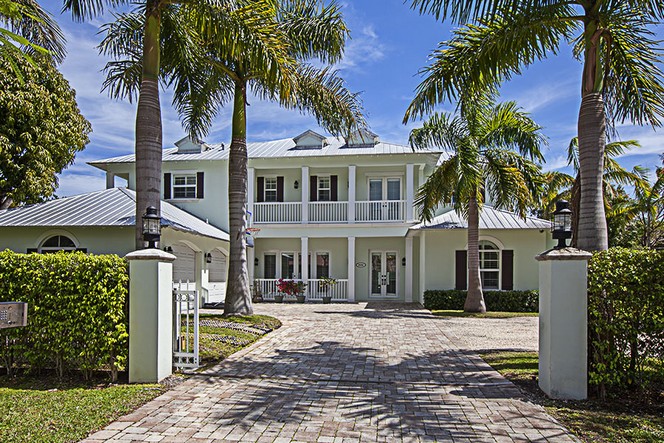 9555 SW 69 CT