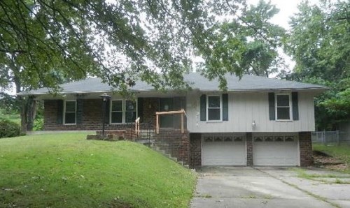2224 N 81st Ter