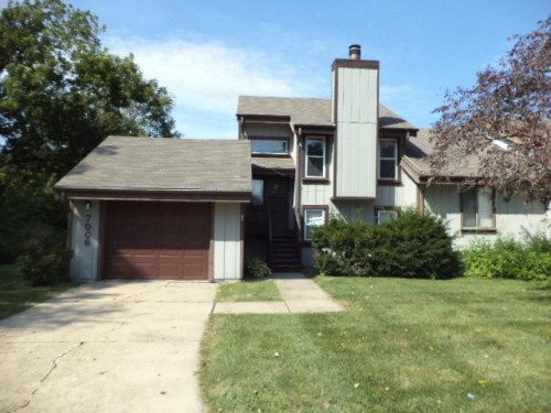 7006 N 79th Plz