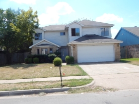 2805 Woodlark Dr