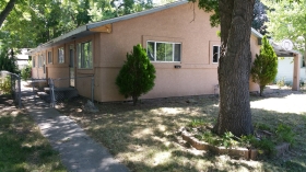 826-826 1/2 E 8th St