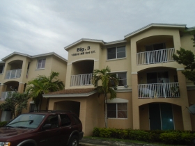 13800 NE 3rd Ct Apt 305