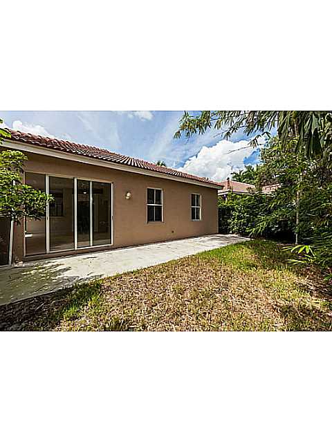 942 BLUEWOOD TE