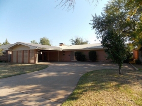 417 E Rogers Dr