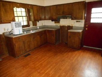 209 E Pickens St