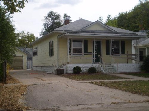 407 W 9th St
