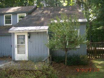 19 Wake Robin Rd