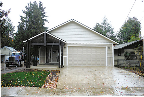 2076 Evergreen Av
