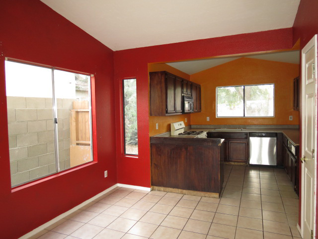 7049 S Camino Triste
