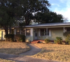 902 Erath Dr