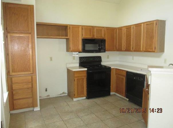 2011 Feather Ln