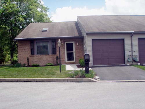 207 Adams Ct