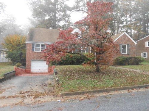 907 Center Avenue