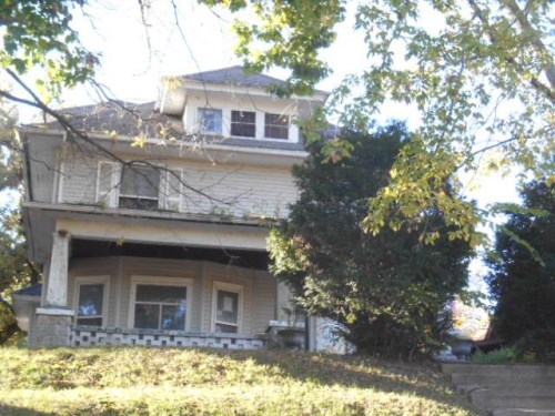 537 W 9th St